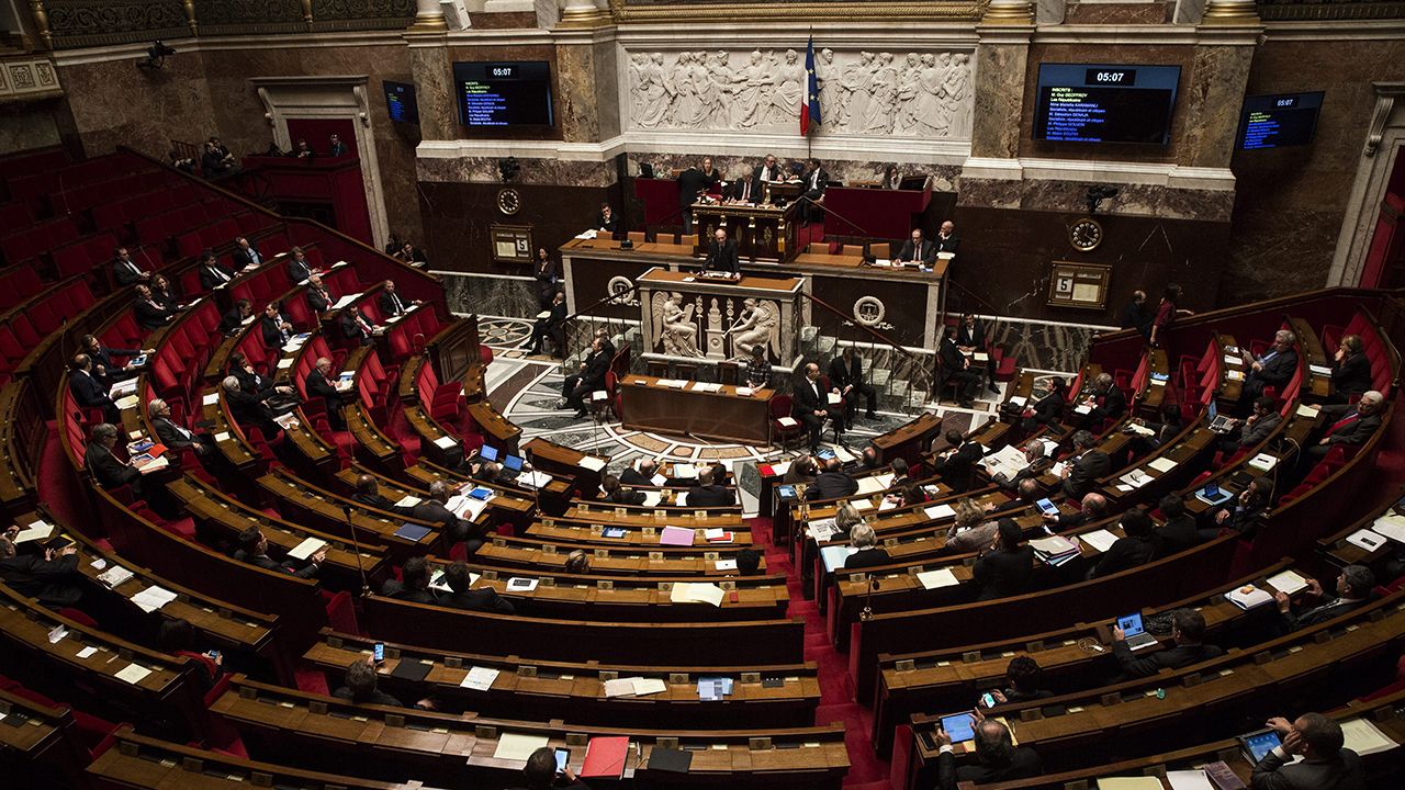 Francuscy parlamentarzyści pracują nad projektem prawa ograniczającym wolność wypowiedzi na temat środowisk LGBT (fot. PAP/EPA/ETIENNE LAURENT) Francuscy parlamentarzyści pracują nad projektem prawa ograniczającym wolność wypowiedzi na temat środowisk LGBT (fot. PAP/EPA/ETIENNE LAURENT)