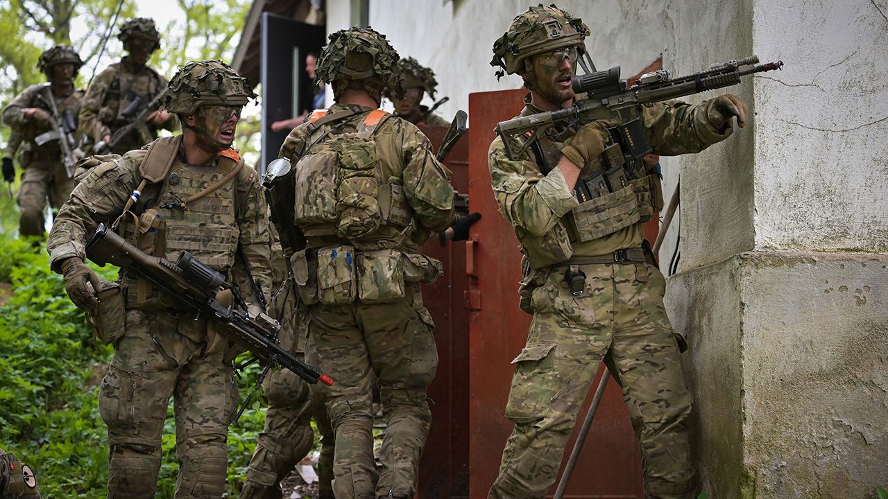 Łotwa potrzebuje dodatkowych środków i większej obecności sił sojuszniczych (fot. Jeff J Mitchell/Getty Images) Łotwa potrzebuje dodatkowych środków i większej obecności sił sojuszniczych (fot. Jeff J Mitchell/Getty Images)