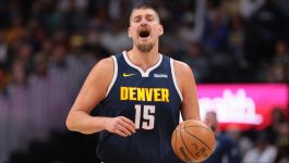 Nikola Jokić (fot. Getty Images) Nikola Jokić, zawodnik Denver Nuggets. Serb zdobył 21 punktów, zaliczył 12 zbiórek i 10 asyst, przedłużając swoją serię triple-double do czterech meczów na początku sezonu. (fot. Getty Images)