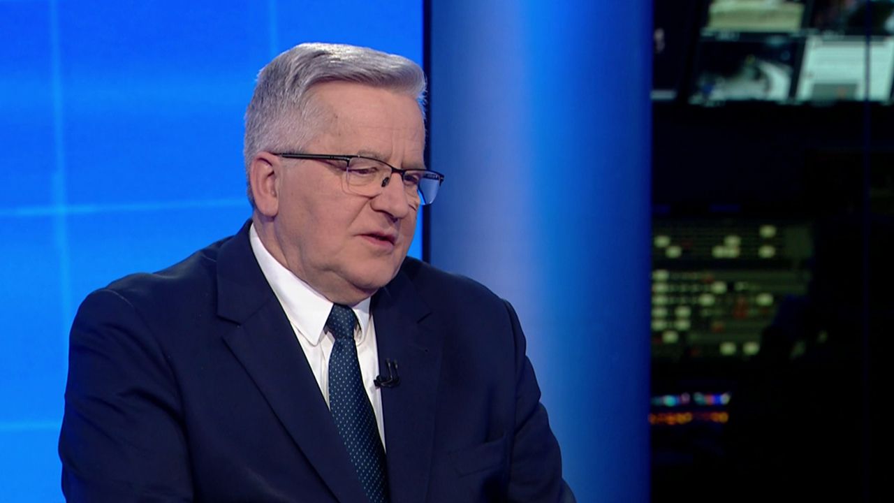 &ndash; Jeżeli ambasador USA myli obelgi z krytyką polityczną, to jest to bardzo zła sytuacja. To wygląda trochę na pr&oacute;bę świadomego zamykania ust tym, kt&oacute;rzy wyrażają krytyczne...