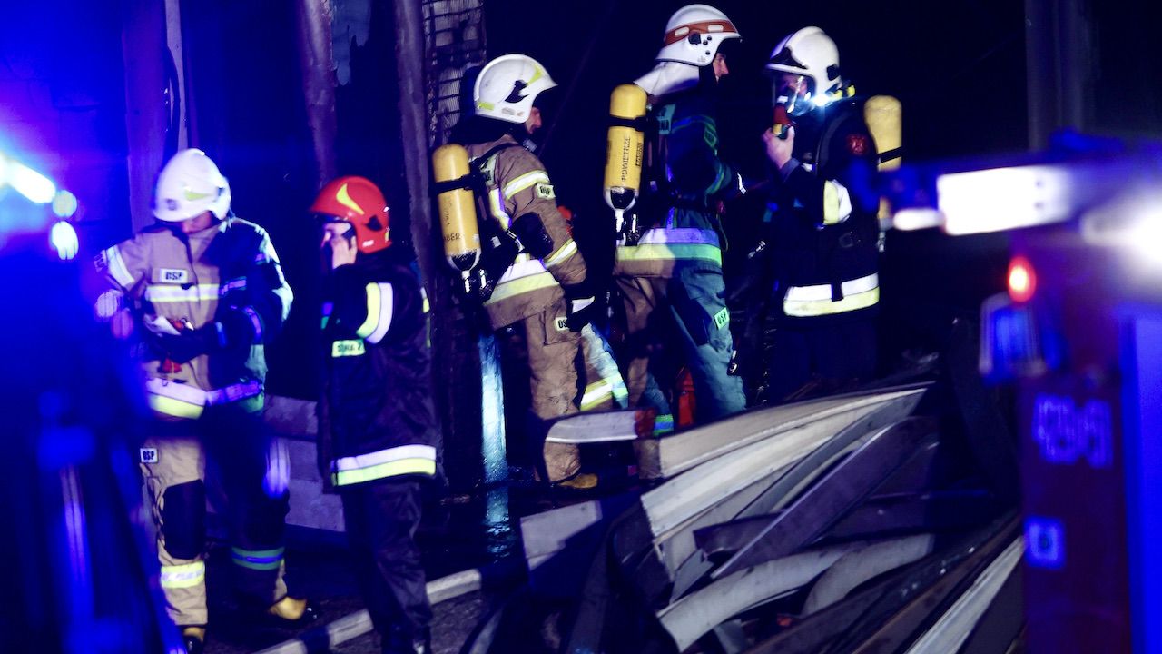 W akcji gaśniczej biorą udział strażacy z Zakopanego i okolic (fot. PAP/Łukasz Gągulski, zdjęcie ilustracyjne)