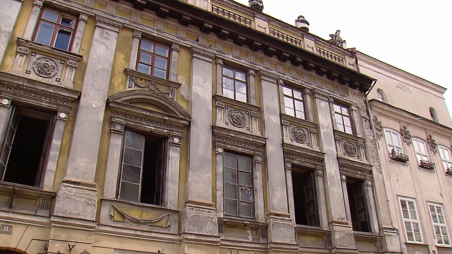 Piękne niegdyś budynki popadają w ruinę