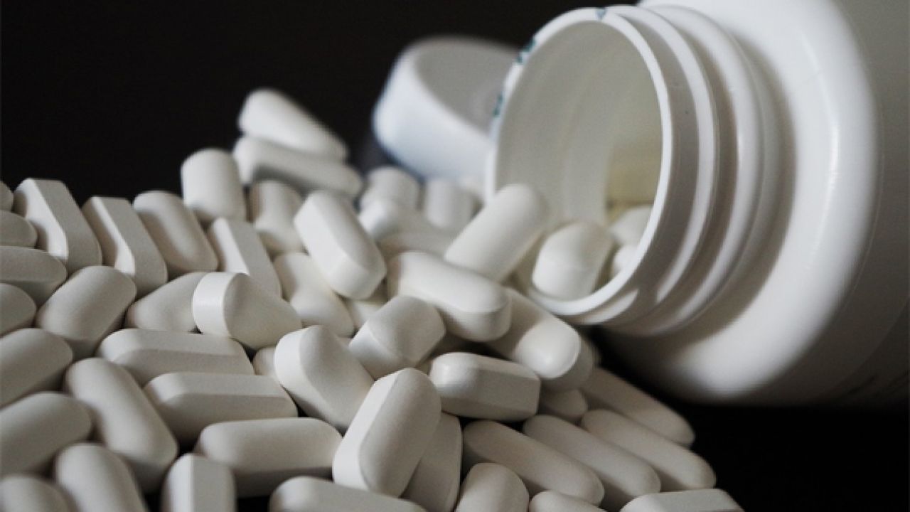 Ameryka zmaga się z epidemią uzależnienia od środków przeciwbólowych (fot. Pixabay/Ajale)