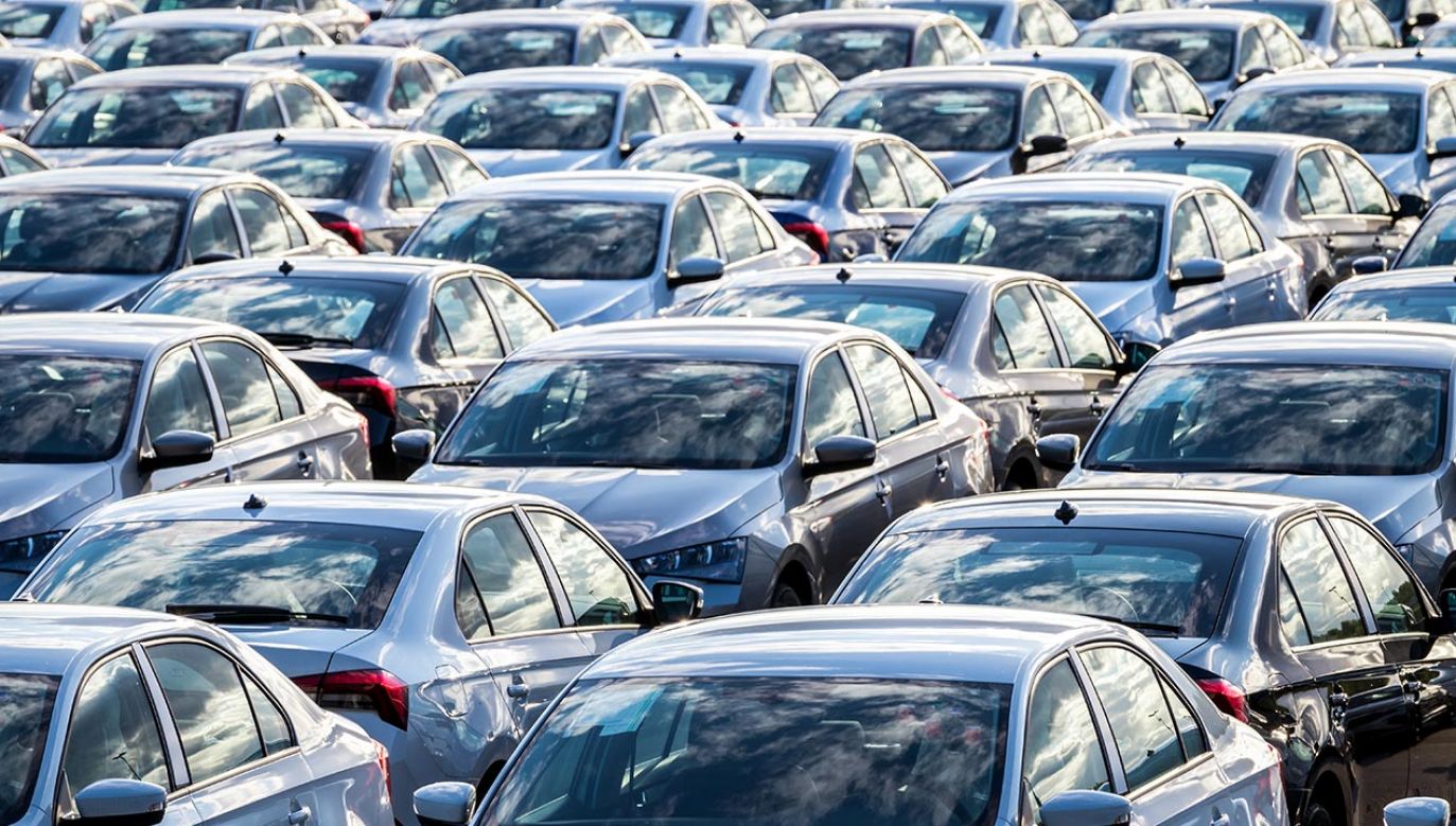 Coraz większa część pracy wykonywana jest w opresyjnym otoczeniu w Sinciangu (fot. Shutterstock/Evgenii_Emelianov)