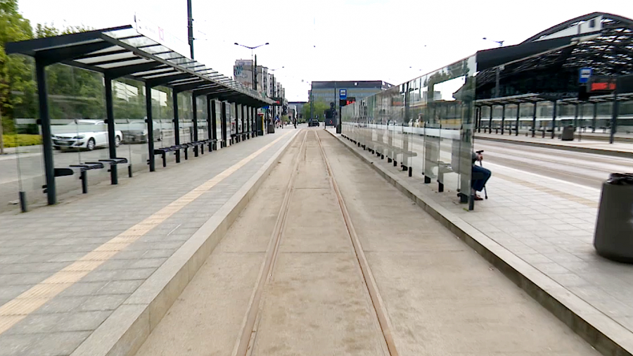 Tramwaje przy dworcu Łódź Fabryczna miały nie jeździć dwa tygodnie. A nie będą kursować w sumie kilka miesięcy (fot. TVP3 Łódź)