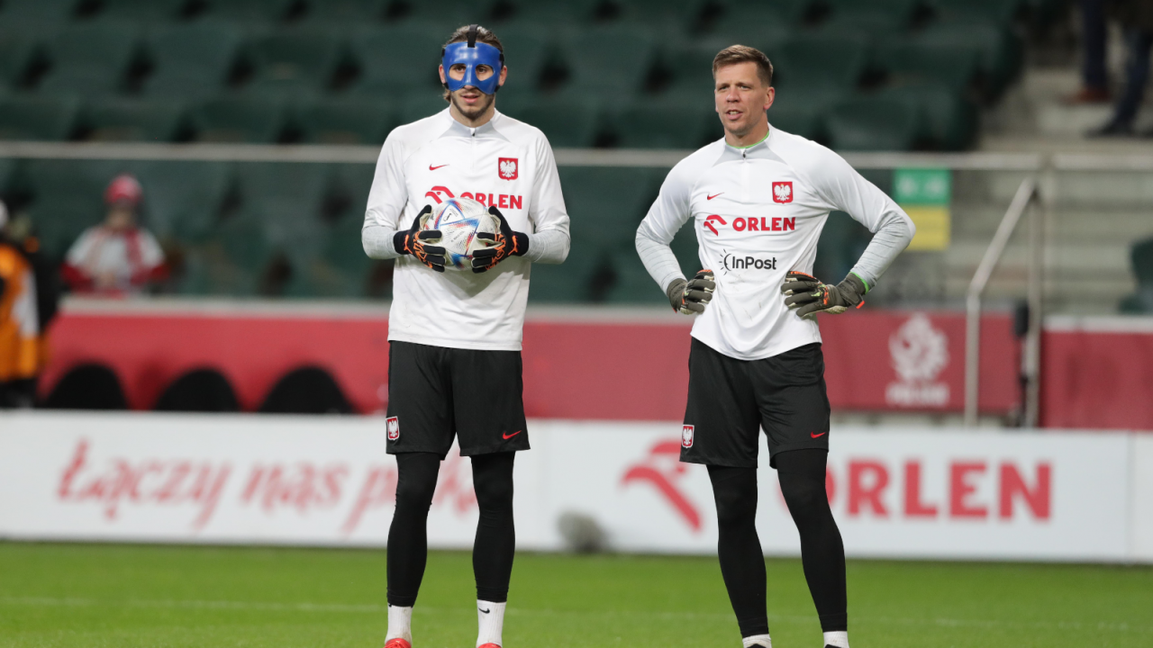 Kamil Grabara z lewej i Wojciech Szczęsny (fot. 400mm.pl)