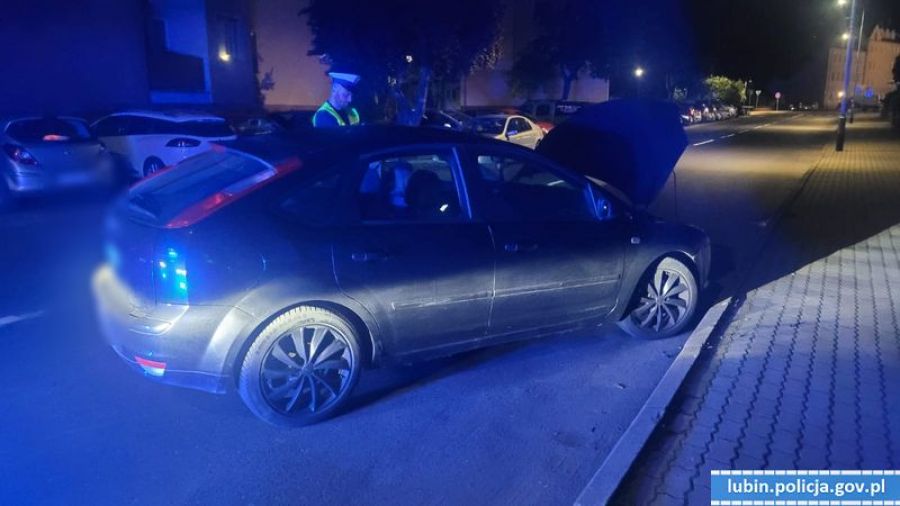 Badanie alkomatem wykazało ponad 2 promile alkoholu w jego organizmie (fot. Policja)