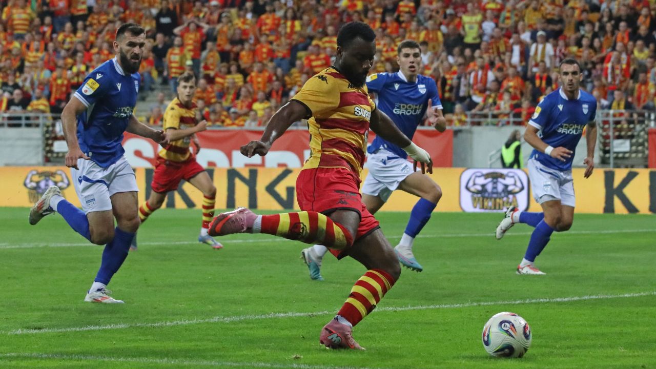 Kadr z meczu Jagiellonia Białystok – FK Novi Pazar (fot. PAP)