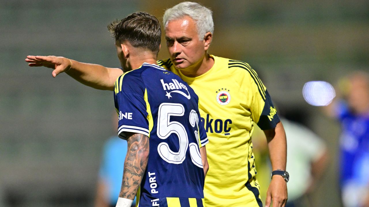 Sebastian Szymański (z lewej) oraz Jose Mourinho, fot. Getty